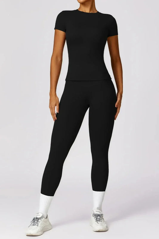 Dam Träningsset – Figurnära T-shirt och Högmidjade Leggings – Andningsbar och Elastisk
