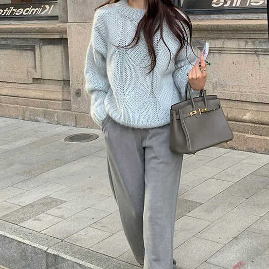 Damegenser – Ull – Oversized passform – Kabelstrikk – Lange ermer – Crewneck