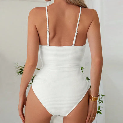 Baddräkt dam – Slim fit – Djup V-ringning – Ribbstickad – Framutskärning med ringdetalj