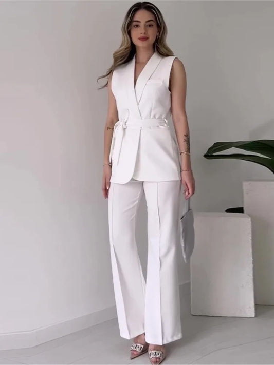 Dam Dressett - Ärmlös Blazer med Bälte - Högmidjade Byxor med Bootcut Passform