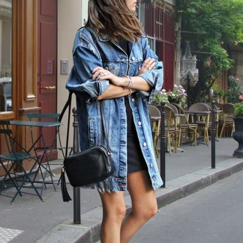 Damjacka – Oversized Passform – Denimlook – Mittenlår Längd – Med Knappar