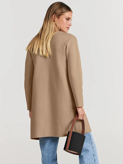 Damekåpe – Avslappet passform – Knelengde – Bred krage – Minimalistisk stil
