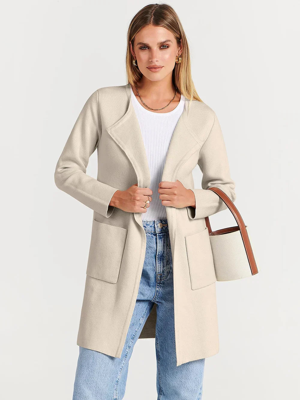 Damekåpe – Avslappet passform – Knelengde – Bred krage – Minimalistisk stil