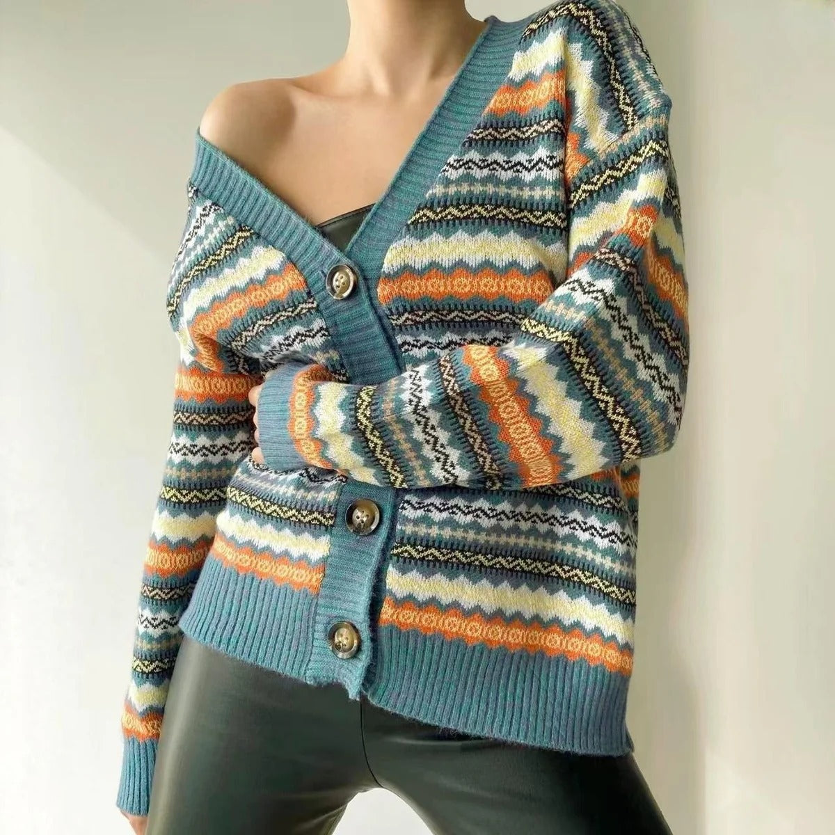 Dam Cardigan – Avslappnad Passform – Stickad – V-ringning – Knappar – Mönstrad Design