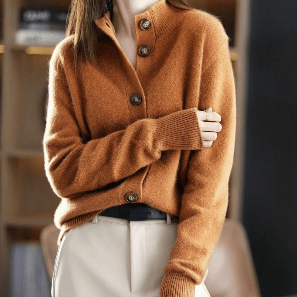 Polokrage Fuzzy Strikket Cardigan, Kneppet Front for kvinner